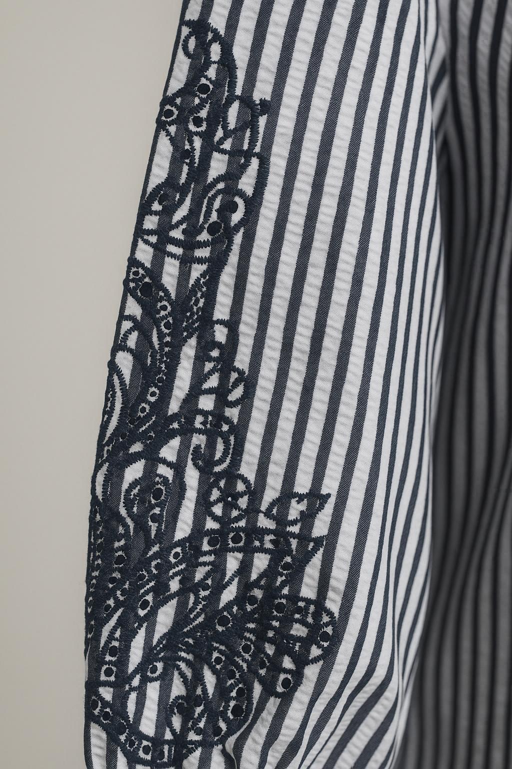 Stripe Lace Puff Shirt